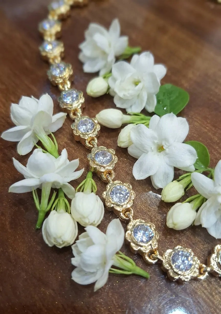 Panchaloham white stud necklace