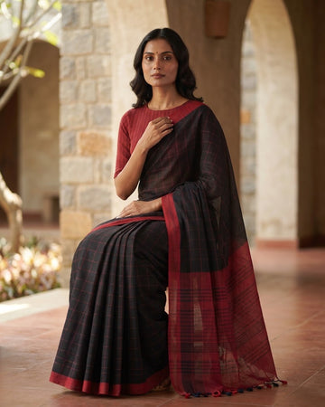 Mangalagiri 80 count Check Handloom Cotton Saree - Red & Black