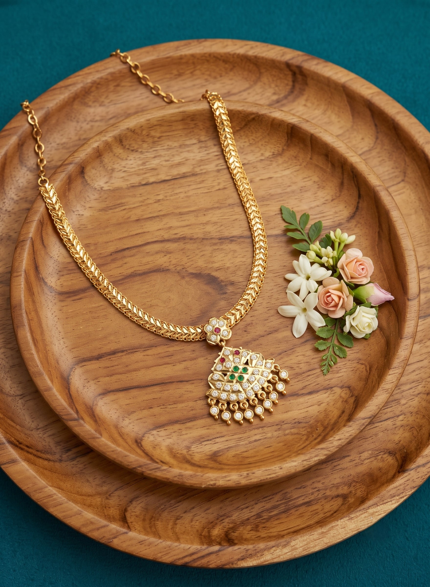 Geometric Fan-Shaped Attigai Necklace