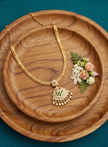 Geometric Fan-Shaped Attigai Necklace