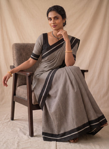 Black Patteda Anchu Handloom Cotton Saree
