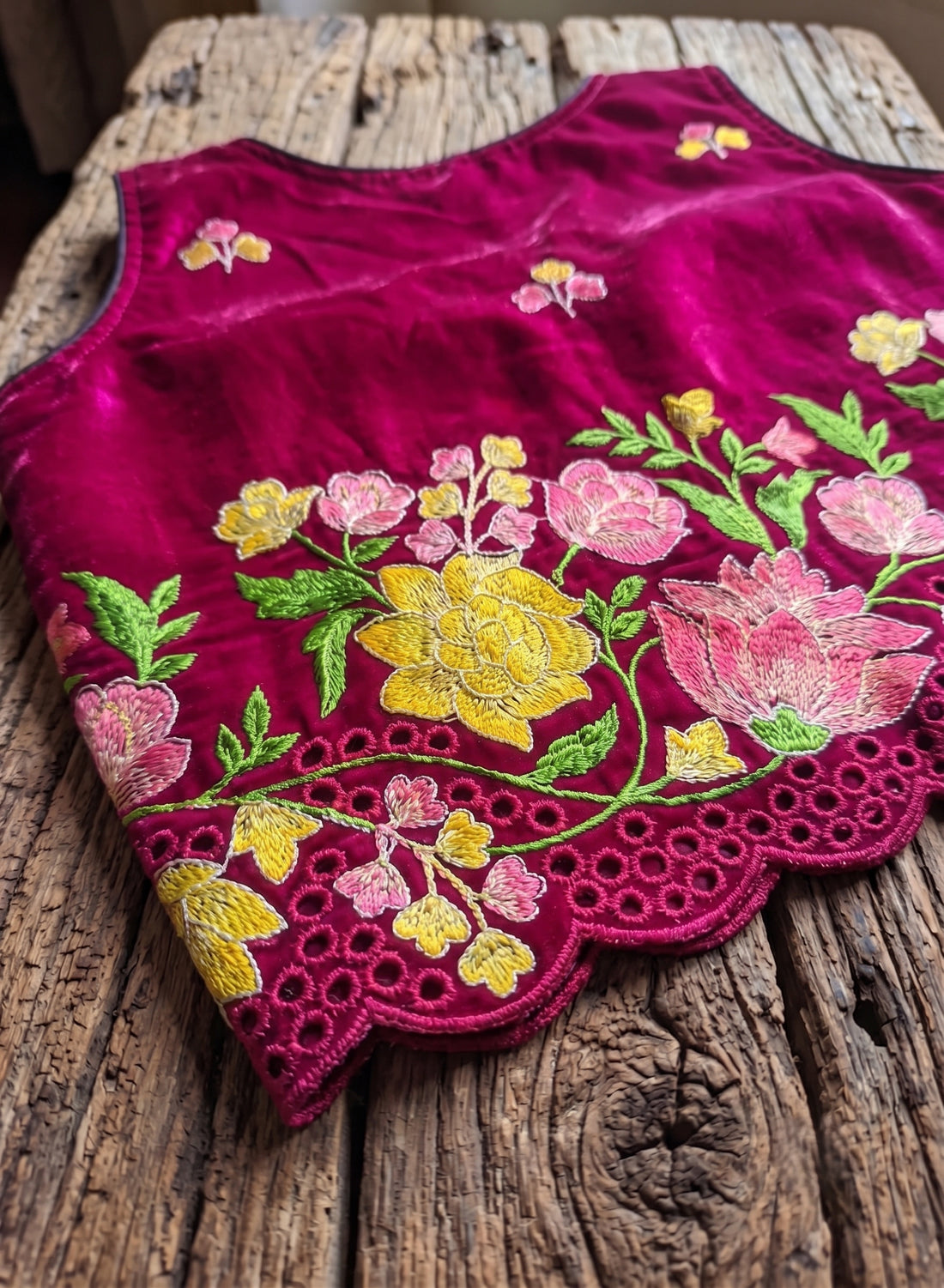Floral Fantasy Scallop Edge Sleeveless Blouse - Dark Wine