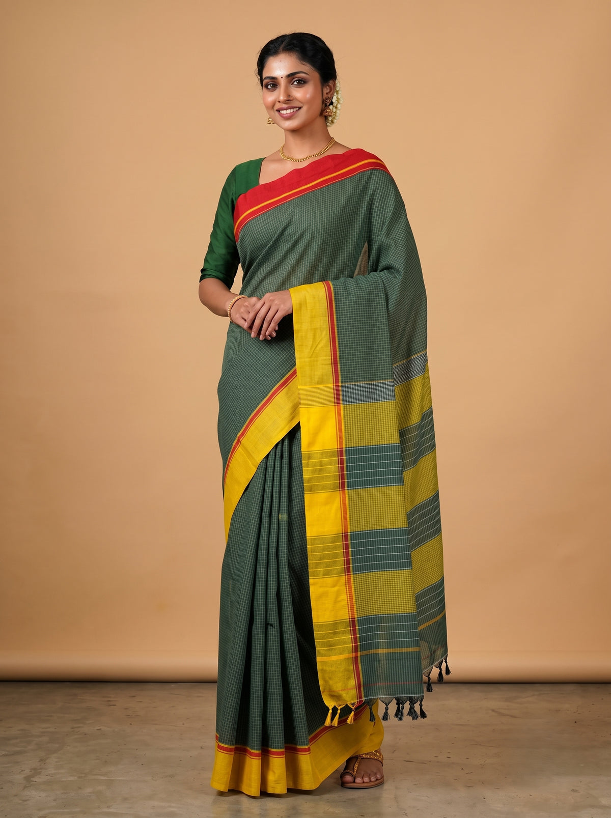 Green Patteda Anchu Handloom Cotton Saree – Ganga Jamuna Border with Yellow Pallu