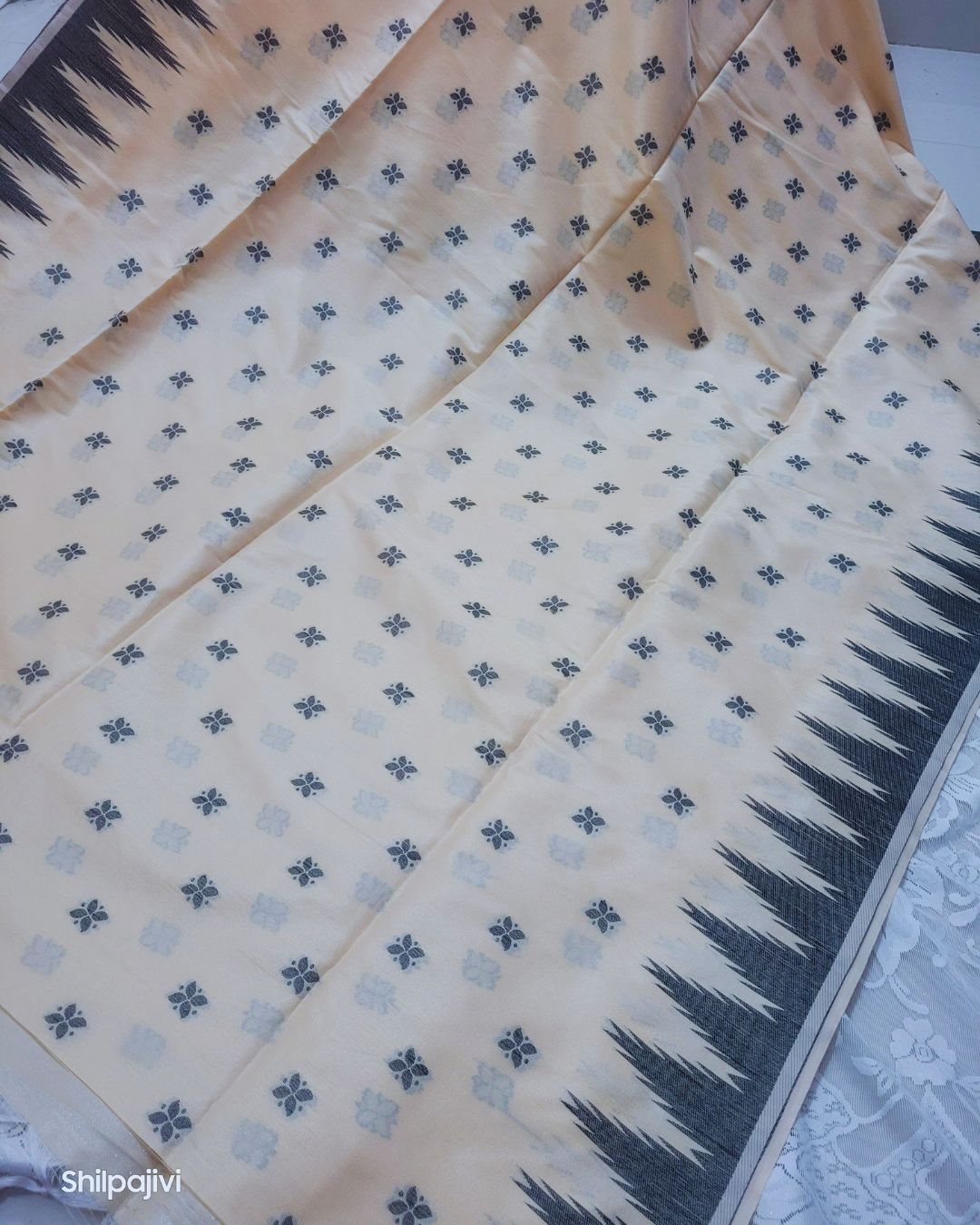 Heavy Slub Kadhi Silk Pichwai Pallu saree - Beige