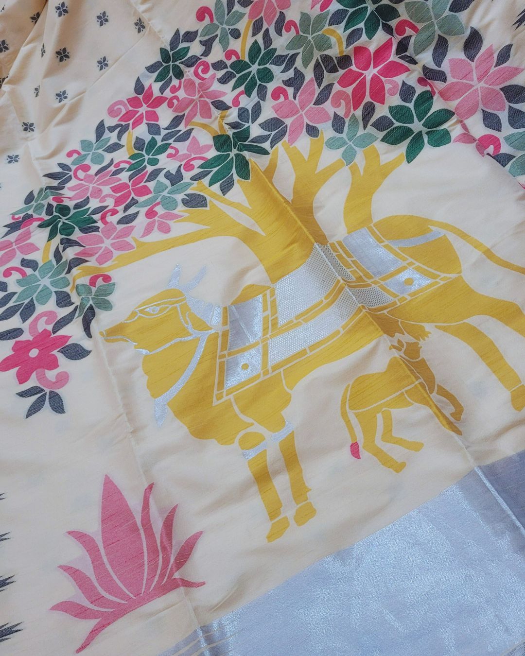 Heavy Slub Kadhi Silk Pichwai Pallu saree - Beige