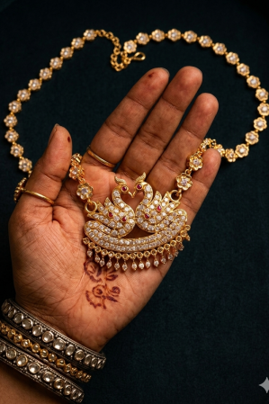 Alternative view of Vintage style panchaloham Necklace